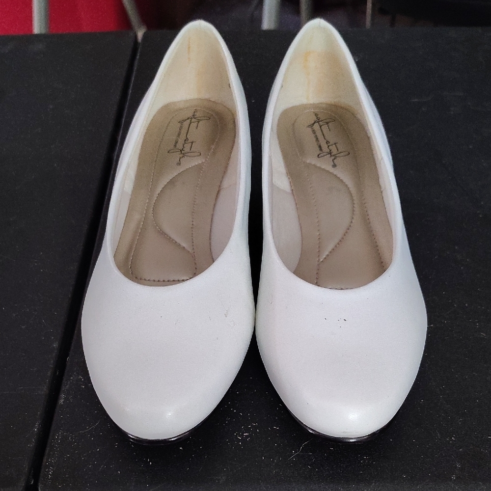 Soft Style White Heels Classic Design